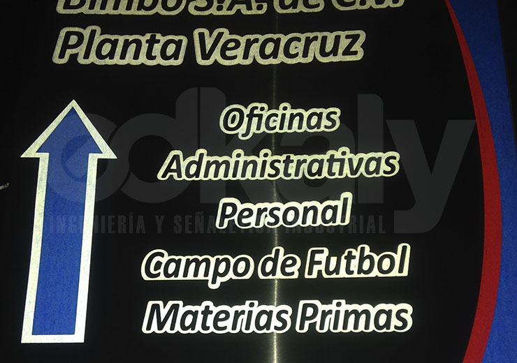 Letreros y tótems en acero